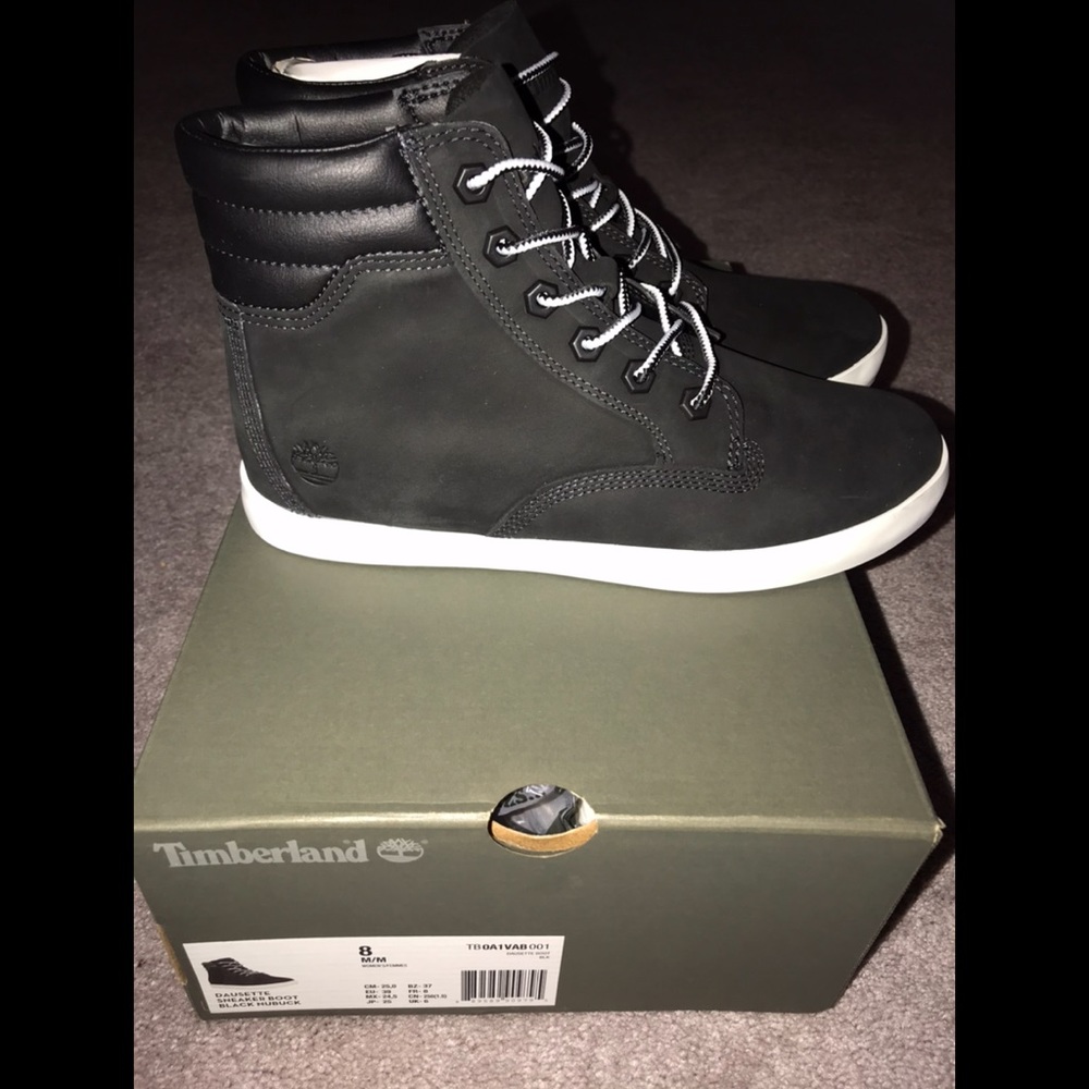 ✨BRAND NEW✨ women’s Timberland boots with box!